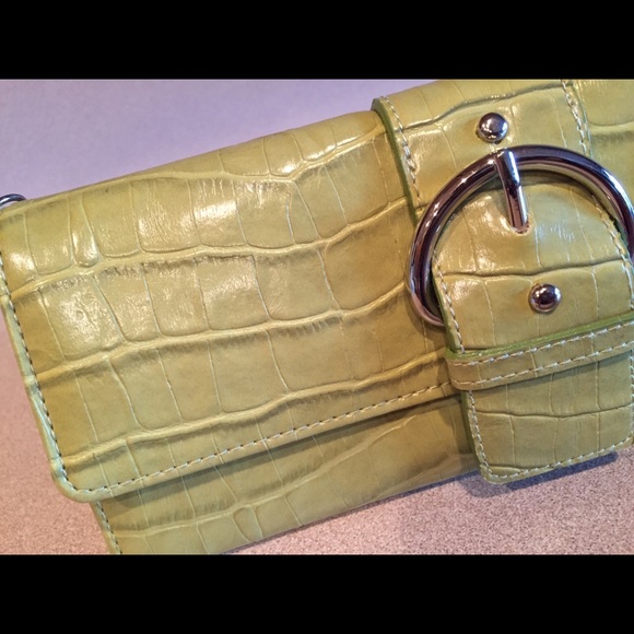 Lime Green Wallet - Picture 4 of 5